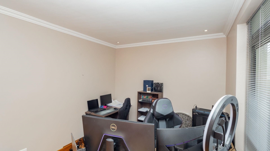 4 Bedroom Property for Sale in Sunset Beach Western Cape